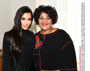 恩赦された元服役囚、K・カーダシアンの「SKIMS」下着モデルに