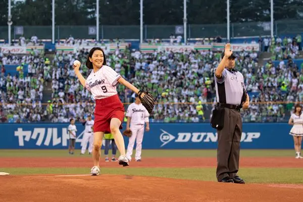 画像・写真5枚目】羽田美智子 9番背負って始球式！オファー実現にあっ
