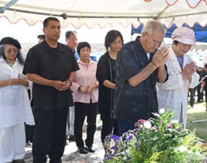 継承誓い犠牲者追悼　伊江LCT爆発事件　慰霊祭に80人