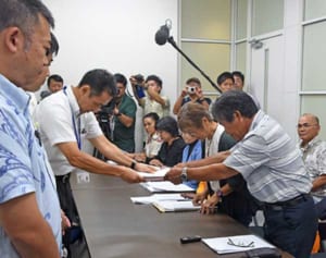 陸自ミサイル基地配備中止を　宮古島住民が防衛局要請　地盤改良せずに建設へ