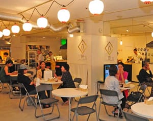 駅前商店街がデパートに出現　食と雑貨集めたマーケット　9月1日までリウボウ6階