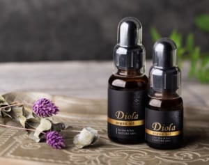 忙しい夜も1滴で時短美容！肌・髪・指先に使える万能オイル