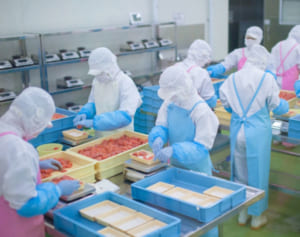 失うだけの「日米貿易協定」…懸念される“ホルモン牛問題”