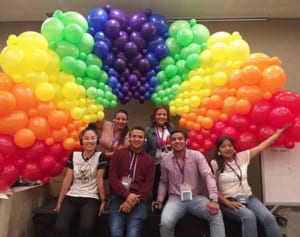 「バルーン」で世界を目指す沖縄女性　ディズニーワールドやクルーズ船で働きながら腕磨く　ライブ感あるバルーン、世界各地で表現法伝授