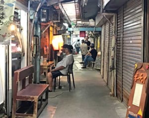 消費増税、個人商店は四苦八苦　那覇市・栄町市場ルポ