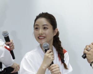 石原さとみ流おしゃれ極太おさげの結い方をプロが解説