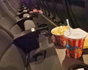 「軽減税率」対象外の外食「映画館の食事」は8％に…その境界線