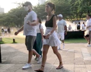 ディカプリオの“25歳以上の恋人と交際しない説”に「きもい」「思いやり」と賛否真っ二つ