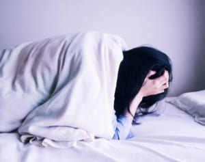 老化や生活習慣病の原因に！寝てもとれない疲れは脳疲労かも