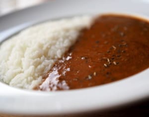 教員いじめ問題 インド料理店から「カレーに罪はない」の声