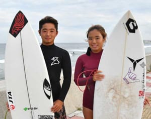プロで高波狙う　沖縄出身兄妹サーファー