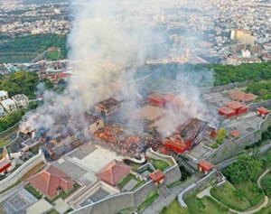 首里城正殿と北殿、南殿など6棟が全焼　那覇市消防発表