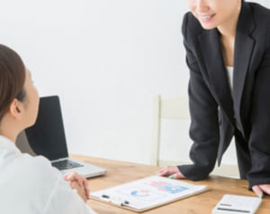 相手のやる気を引き出す「ほめる→アドバイス→ほめる」の会話