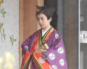 佳子さまの十二単姿にSNS話題「麗しい」「お人形さんみたい」
