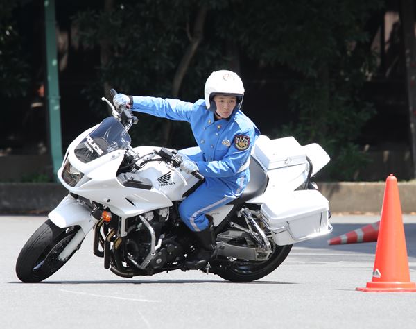 雅子さま守る女性皇宮護衛官 300kgバイクに挟まれアザ作ることも