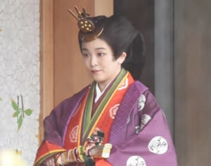 眞子さま十二単に絶賛続々…小室さん結婚延期で1年越し披露