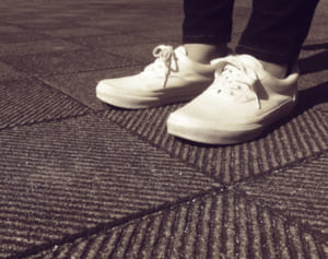 日中は活動的に、靴は底を浅く！「めまい」遠ざける生活習慣