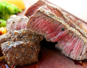 目の下のクマを改善するのは？肌が若返る食材2択クイズ