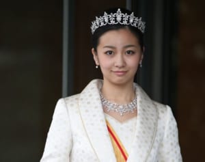 天皇家のお金の話 佳子さま成人時の装飾品は2793万円