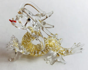 龍、白ヘビ…宝くじ当せん者の夢に「金運の動物」たち