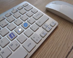 先天性の難病と闘う赤ちゃんを誹謗中傷し続けた女が逮捕される