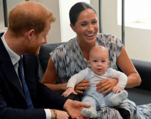 メーガン妃、2019年の「最強のドレッサー」に