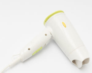 髪を乾かすついでに…1日5分、ドライヤーお灸で冷え性を解消