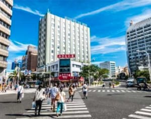 悲願の観光客1千万人を達成　沖縄県が2018年度の入域客数を999万9千人→1千万4300人に修正