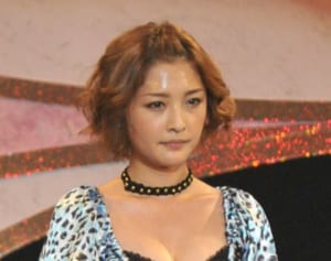 石川梨華　夫・野上の引退で高まる芸能活動再開…7月には“匂わせ”ブログも