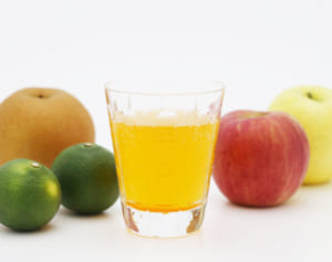 「果物ジュースは死亡リスクあげる」は本当か、医師が危険性指摘