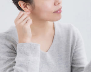 血行を促進し「難聴」予防に、どこでもできる4つのマッサージ