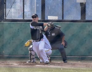 ピエール瀧 高級外車で草野球満喫…逮捕8カ月の悠々自適生活