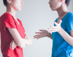 「私は悪くない」主張する人にどう対応？感情的にならないのが吉