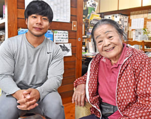 TikTokで730万回再生！85歳のティックトッカーに会ってみた　16万人のファンがいる「おばーと孫」人気に迫る