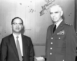 沖縄返還合意　一人の官僚が外相に宛てた公電で進言したこと