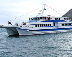 島民歓迎、渡嘉敷に新高速船就航　船内広く、バリアフリーに