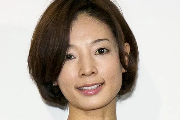 坂本昌行も元宝塚トップ…V6に続く“パートナーは女優”の掟 | 女性自身