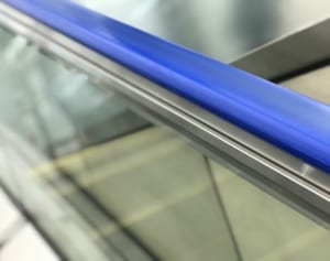 「手すり持たず」で不当逮捕　カナダ人女性10年後の逆転勝訴