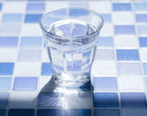 evianが差別的ツイートに対抗！称賛のいっぽうで思わぬ反応も