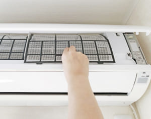 エアコンカビで死に至ることも…気づかぬカビの繁殖に注意