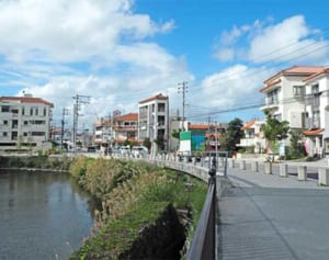 ガラガラの駐車場、通行人少なく…観光客減に悩む事業者　「今だからこそ」　焼失から1カ月　首里城周辺の今