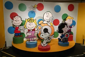 スヌーピータイムカプセル展」へ、PEANUTSの世界を体感 | 女性自身