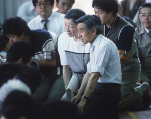 陛下が膝つくとは…美智子さまと貫かれた平成流の被災地ご訪問
