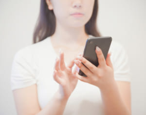 「スマホ錬金術」「自宅で稼げる」…主婦が気をつけたい儲け話