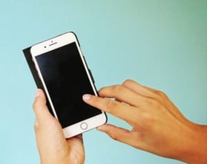 タイ人男性がスマホに感電死…類似ケースが半年で4件も