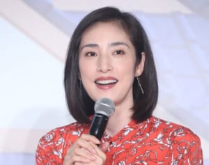 天海祐希「休憩中も座らない」好調支える吉永小百合の教え