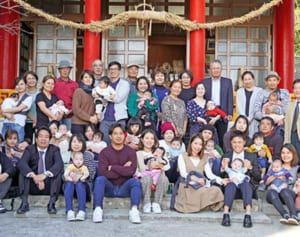 赤ちゃん、健やかに育って　地域の神に祈願　300年の歴史「ウマリトゥイタティ」