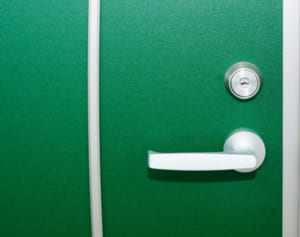 ドアノブやボタンは手のひらで押す、医師も実践する「風邪」対策