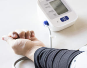 高血圧は「サイレントキラー」とも、重大疾患のリスクも上昇