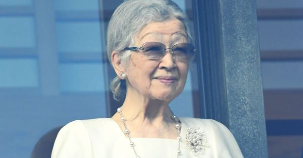 美智子さま　上皇陛下のお手振りを制止…新年参賀の衝撃場面
